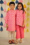 Tiny Colour Clothing_Pink Mulmul Cotton Printed Floral Kurta And Pant Set _at_Aza_Fashions