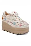 Buy_Anaar_Off White Resham Thread Madeline Embroidered Wedding Wedge Sneakers_Online_at_Aza_Fashions