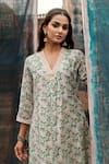 KARAJ JAIPUR_Green Kurta And Dupatta Pure Mul Chanderi Printed Jaal V Neck Pant Set _at_Aza_Fashions