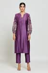 Samyukta Singhania_Purple Chanderi Embroidered Resham Notched Sleeves Straight Kurta Pant Set _Online_at_Aza_Fashions