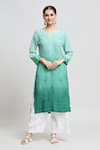 Buy_Samyukta Singhania_Green Crepe Satin Embroidered Thread Notched Chikankari Kurta _at_Aza_Fashions