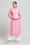 Buy_Samyukta Singhania_Pink Modal Cotton Embroidered Thread Notched Floral Chikankari Kurta _at_Aza_Fashions