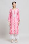 Samyukta Singhania_Pink Modal Cotton Embroidered Thread Notched Floral Chikankari Kurta _Online_at_Aza_Fashions