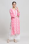 Buy_Samyukta Singhania_Pink Modal Cotton Embroidered Thread Notched Floral Chikankari Kurta _Online_at_Aza_Fashions