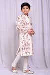 Samyukta Singhania_White Silk Floral Vine Embroidered Sherwani _at_Aza_Fashions
