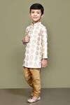 Buy_Samyukta Singhania_White Silk Embroidery Paisley Pattern Kurta _at_Aza_Fashions