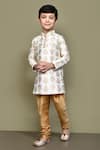 Samyukta Singhania_White Silk Embroidery Paisley Pattern Kurta _Online_at_Aza_Fashions