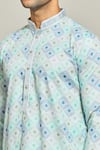 Arihant Rai Sinha_Green Kurta  Aligadhi Pant Art Silk Print Ripple Quad Jaal Set _at_Aza_Fashions