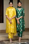 Sobariko_Green Silk Handwoven Floral Jaal V Neck Butti Straight Kurta Set _Online_at_Aza_Fashions