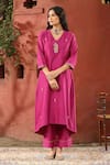 Buy_Weaver Story_Pink Chanderi Silk Placement Embroidery Floral V Neck Kurta With Pant _at_Aza_Fashions