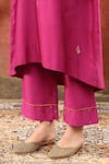 Weaver Story_Pink Chanderi Silk Placement Embroidery Floral V Neck Kurta With Pant _at_Aza_Fashions