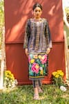 Buy_PRACHI KAMAT_Black Chanderi Printed Portuguese Round Straight Kurta And Pant 