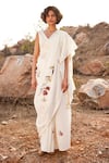 Buy_Kharakapas_Off White Cotton Mul Print Floral Ketaki Saree  _at_Aza_Fashions