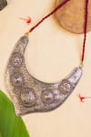 Buy_Mero Jewellery_Silver Plated Kemp Stone Studded Textured Temple Bib Necklace _at_Aza_Fashions