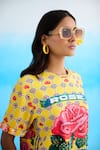 Buy_Nikasha_Yellow 100% Jersey Cotton Hand Embroidered Vintage Rose Crew Pattern T-shirt 