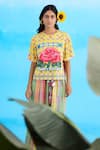 Nikasha_Yellow 100% Jersey Cotton Hand Embroidered Vintage Rose Crew Pattern T-shirt _Online