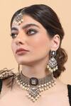 Buy_Auraa Trends_Green Beads, Diamonds Kundan Embellished Pendant Necklace Set_at_Aza_Fashions