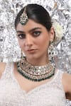 Buy_Auraa Trends_Green Beads, Diamonds Tear Drop Carved Choker Set _at_Aza_Fashions