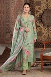 Buy_Negra Elegante_Green Cotton Silk Hand Embroidery Floral V Pattern Kurta Palazzo Set _at_Aza_Fashions