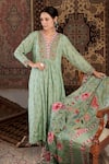 Buy_Negra Elegante_Green Cotton Silk Hand Embroidery Floral V Neck Gul Pattern Kurta Set  _at_Aza_Fashions