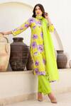 Buy_Chrkha_Green Chanderi Silk Printed Floral Keyhole Honeycomb Kurta Pant Set_at_Aza_Fashions