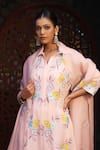 Sonia Khatri_Peach Kurta And Dupatta Organza Embroidery Floral Collared Zari Work Pant Set _Online_at_Aza_Fashions