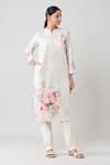 Buy_Samyukta Singhania_Off White Velvet Printed Rose Band Collar Gotta Patti Straight Kurta _at_Aza_Fashions