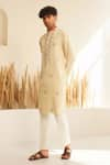 Shreyansh Designs_White Chanderi Silk Embroidered Zari Ojas Geometric Kurta With Pant _at_Aza_Fashions