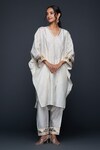 Gulabo by Abu Sandeep_White Jamdani Embroidered Gota V Neck Applique Work Kaftan _Online_at_Aza_Fashions