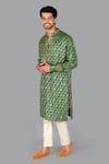 Buy_Gaurav Katta_Green Hand Banarasi Silk Floral Jaal Kurta With Pant _Online_at_Aza_Fashions