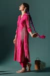 Naina Jain_Pink Silk Bandhani V Neck Maze Pattern Kurta With Pant _at_Aza_Fashions