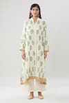 Peenacolada_Cream Mulmul Block Printed Floral Mandarin Collar Kurta Pant Set _Online_at_Aza_Fashions