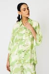 Buy_KLAD_Green Crepe Print Abstract Splash Collared Neck Geometric Shirt With Pant 