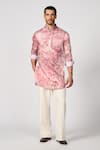 Buy_S&N by Shantnu Nikhil_Pink Giza Cotton Printed Abstract Kurta _at_Aza_Fashions