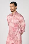 Buy_S&N by Shantnu Nikhil_Pink Giza Cotton Printed Abstract Kurta _Online_at_Aza_Fashions