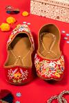 Buy_Cilwana Studio_Red Embroidered Floral Juttis _at_Aza_Fashions