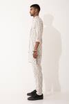 Son Of A Noble Snob_Ivory Linen Blot Print Bundi And Kurta Set _at_Aza_Fashions