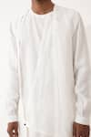 Son of A Noble Snob_White Linen Solid Niero Asymmetric Kurta With Pant _Online