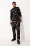 Buy_Son Of A Noble Snob_Black Linen Hazel Contrast Geometric Print Kurta With Pant _at_Aza_Fashions