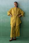 Buy_Archana Jaju_Yellow Linen Embroidered Thread Mandarin Collar Floral High-low Tunic With Pant _at_Aza_Fashions