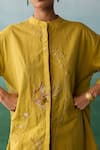 Buy_Archana Jaju_Yellow Linen Embroidered Thread Mandarin Collar Floral High-low Tunic With Pant 