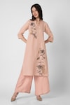 Buy_Kaveri_Pink 100% Linen Embroidered Thread V Neck Floral Kurta And Pant Set _at_Aza_Fashions