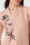 Kaveri_Pink 100% Linen Embroidered Thread V Neck Floral Kurta And Pant Set _Online_at_Aza_Fashions