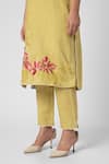 KAVERI_Green 100% Linen Notched Shaded Flower Hand Print Kurta And Pant Set  _at_Aza_Fashions