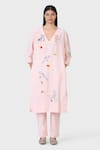 Buy_LAITE_Pink 70% Cotton Embroidered Thread Robin Garden Bird Kurta With Pant  _at_Aza_Fashions