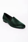 Buy Bubber Couture Green Cruz Solid Pointed-toe Mojdi at Aza Fashions Buy_Bubber Couture_Green Cruz Solid Pointed-toe Mojdi _at_Aza_Fashions