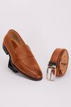 Buy_BUBBER COUTURE_Brown Mesh Mason Pointed-toe Moccasin Shoes And Belt Set _at_Aza_Fashions