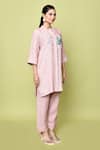 Buy_Naintara Bajaj_Pink Linen Embellished Threadwork Mandarin Collar Floral Tunic With Pant