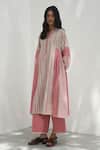 Buy_Payal Pratap_Pink Handloom Cotton Solid Celine Pant _at_Aza_Fashions