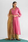 Buy_Mushio_Pink Kurta Zari Stripe Woven Floral V Neck Madhurima Set _at_Aza_Fashions